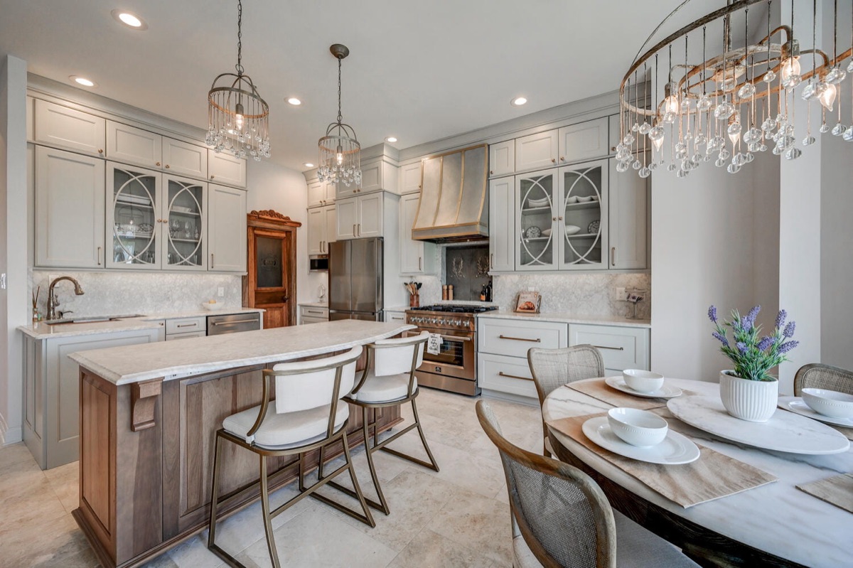 Two-tone kitchen with white uppers and grey lowers